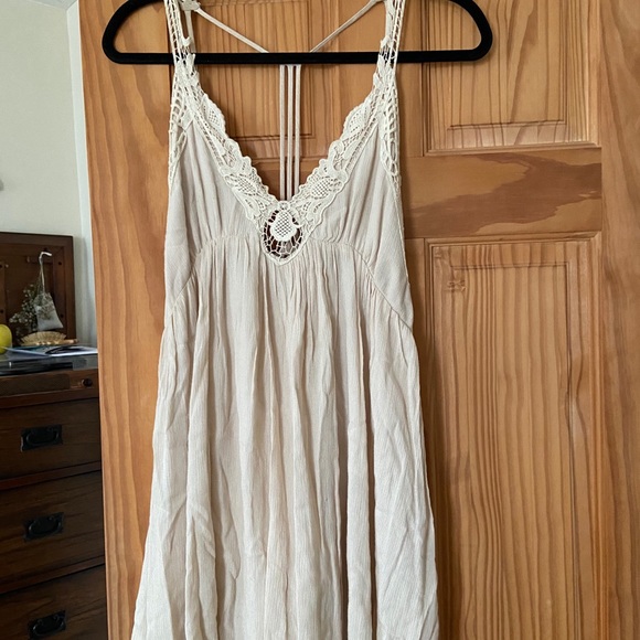 flowy, lace light beige dress - Picture 2 of 5